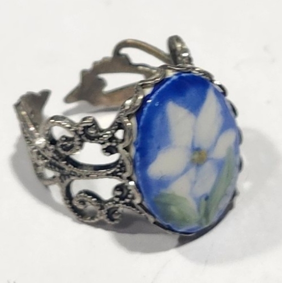 Vtg Silver Tone Filigree Blue Porcelain Flower Ring Open Back - Picture 2 of 4